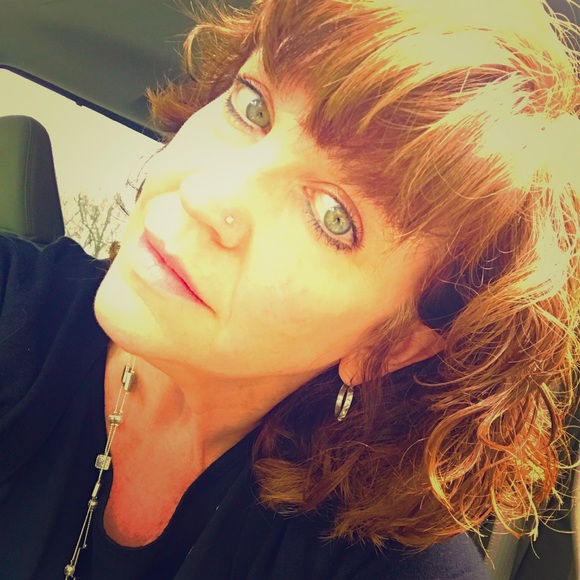 Meet your Posher, Marybeth - Picture 3 of 4